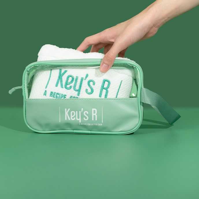 Key's R Toiletry Bag & Towel Set
